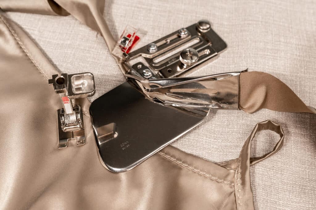 Satin Beige Einfasser 5790 scaled