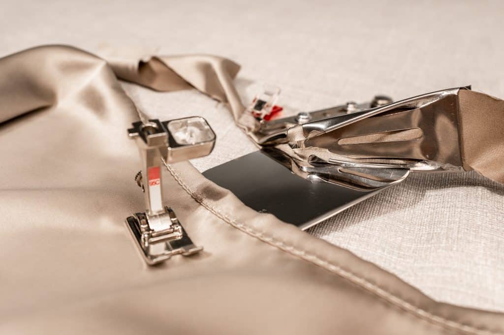 Satin Beige Einfasser 5776 scaled