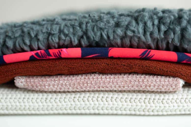 Blogbild Verschiedene Stoffe Uebereinander