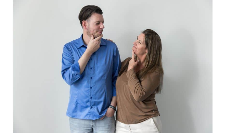 Dennis und Manu von Courleys überlegen sich neue Kursinhalte.