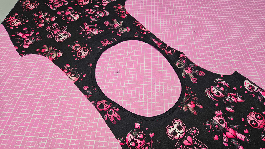 Jersey-Tanktop mit fertig eingefasstem Halsausschnitt
